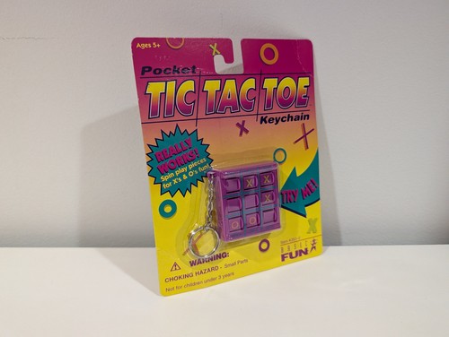 Tic tac toe mini game - toe, keychain